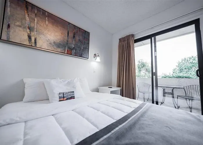 120 Fully Furnished 1br Suite-prime Location Scottsdale