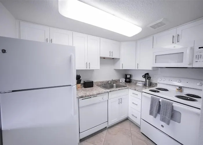 120 Fully Furnished 1br Suite-prime Location Apartment *