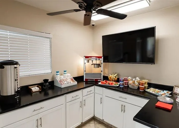 120 Fully Furnished 1br Suite-prime Location Apartment *
